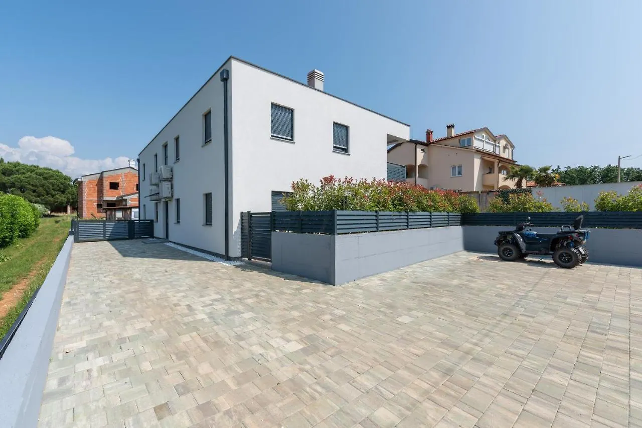 Grivicic Apartment B Пореч 0*,